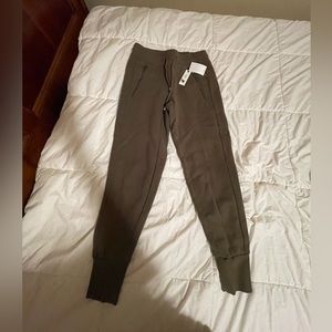 Fundamental performance joggers